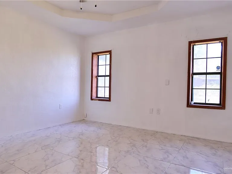 927 E Salazar St — Photo 9