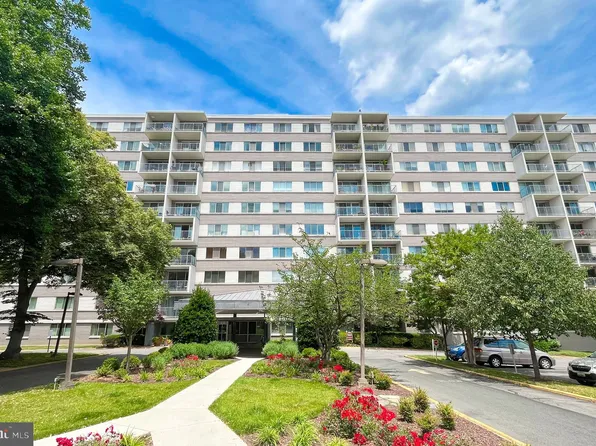 4977 Battery Ln #1719, Bethesda, MD 20814