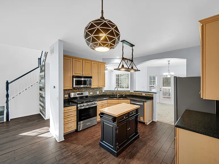 1252 Townes Cir — Photo 10