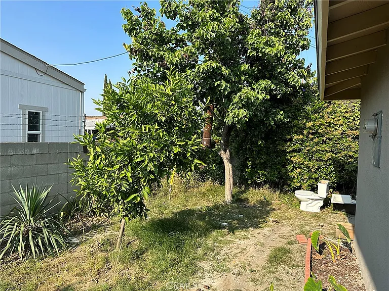 24450 University Ave — Photo 23