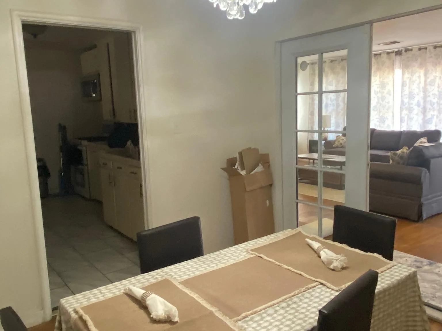 3 bed, 2466 sqft, $3,200 — Photo 4