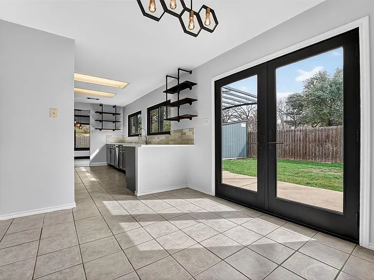 8409 Nairn Dr — Photo 14