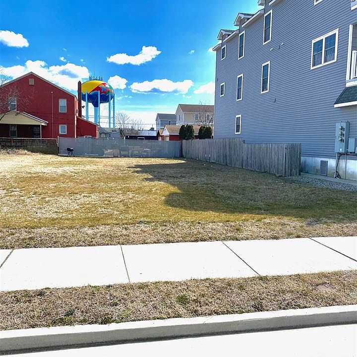 1st image of 3805 Arctic Ave
