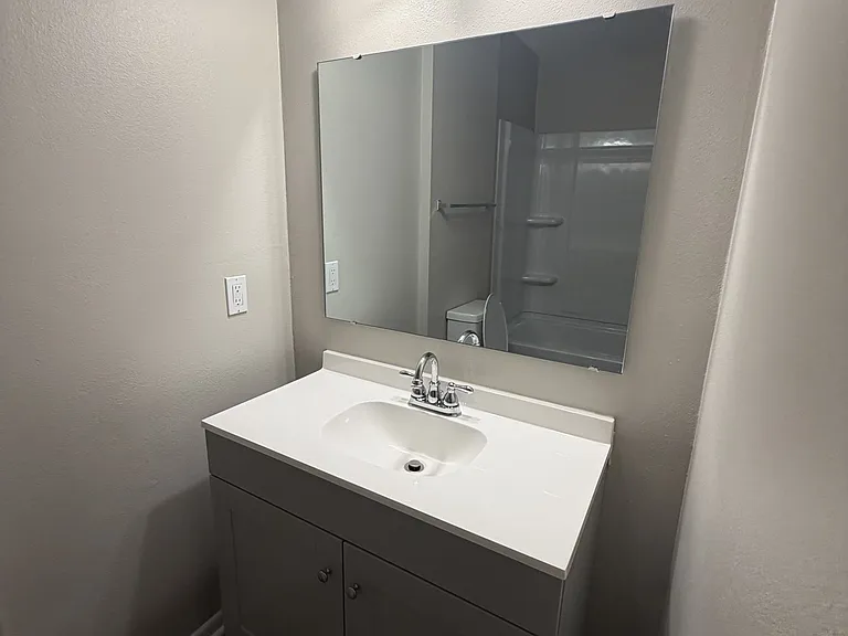 124 Hampton Dr #1 — Photo 9