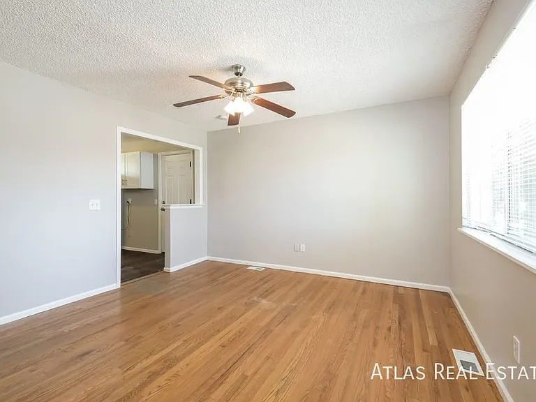 730 S Oakland St — Photo 20