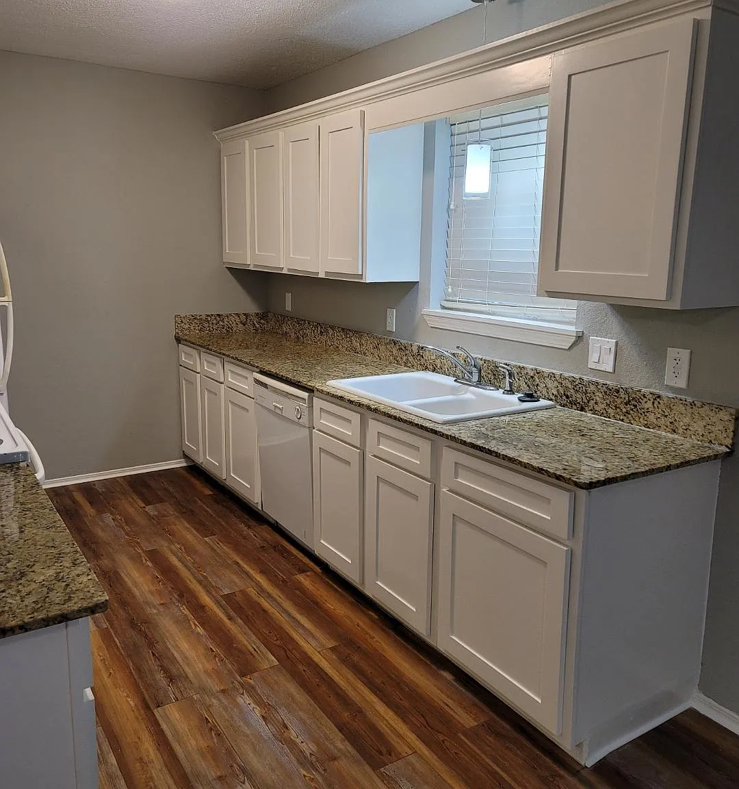 364 S University Ave — Photo 3