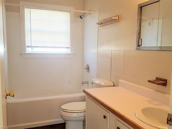 3rd image of 1817 Somerville Dr
