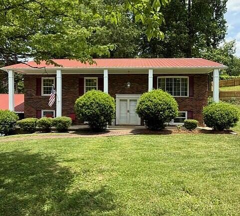 3rd image of 1209 Beechwood Dr