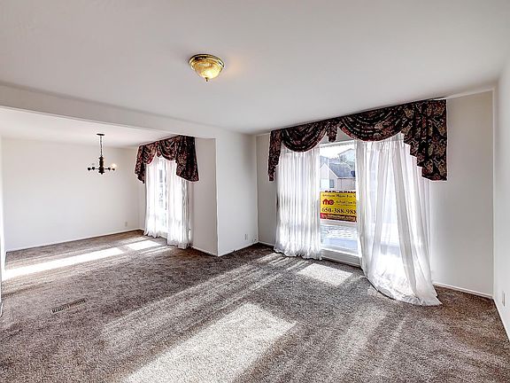 3rd image of 1389 Southgate Ave