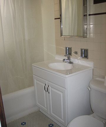 4th image of 5447 N Sawyer Ave #2