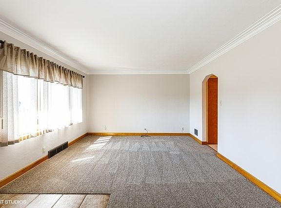 5th image of 969 Hirsch Blvd