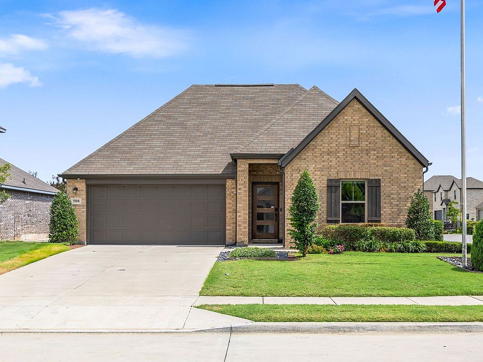 1st image of 557 Stone Hollow Dr
