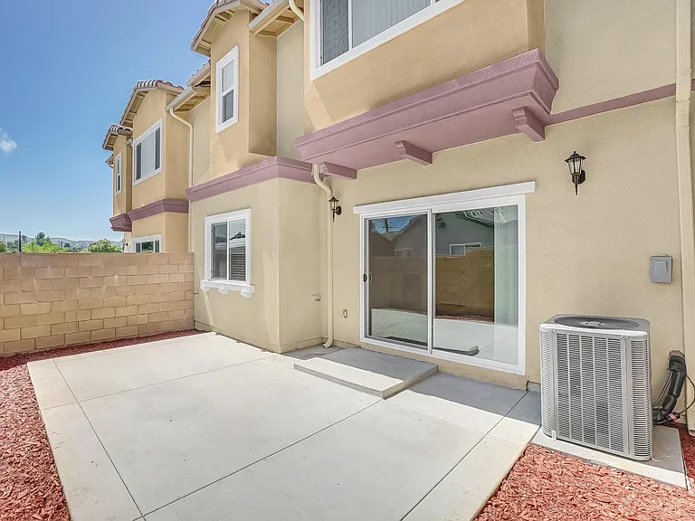 15395 Lotus Cir — Photo 35