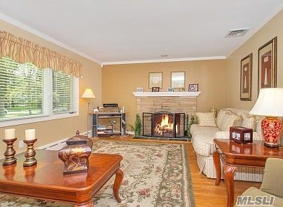4th image of 172 Durkee Ln