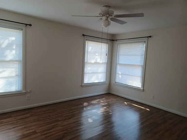 1007 Davis St N — Photo 10