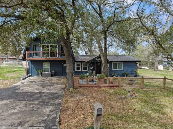 281 N Shady Oaks Dr, Pointblank, TX 77364
