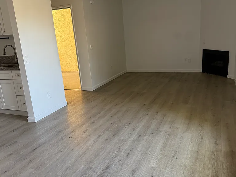 20208 Leadwell St #31 — Photo 14