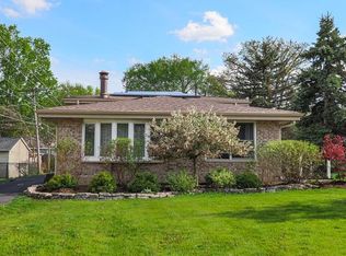 27W165 Manchester Rd, Winfield, IL 60190