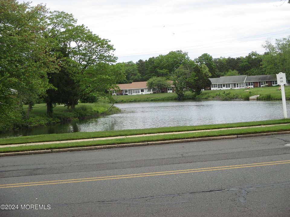 1st image of 313A Dorchester Drive