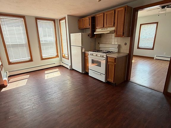 4th image of 263 Bourne Ave #1F