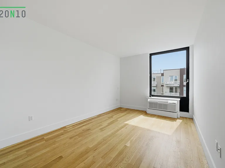 220 N 10th St #4D — Photo 7