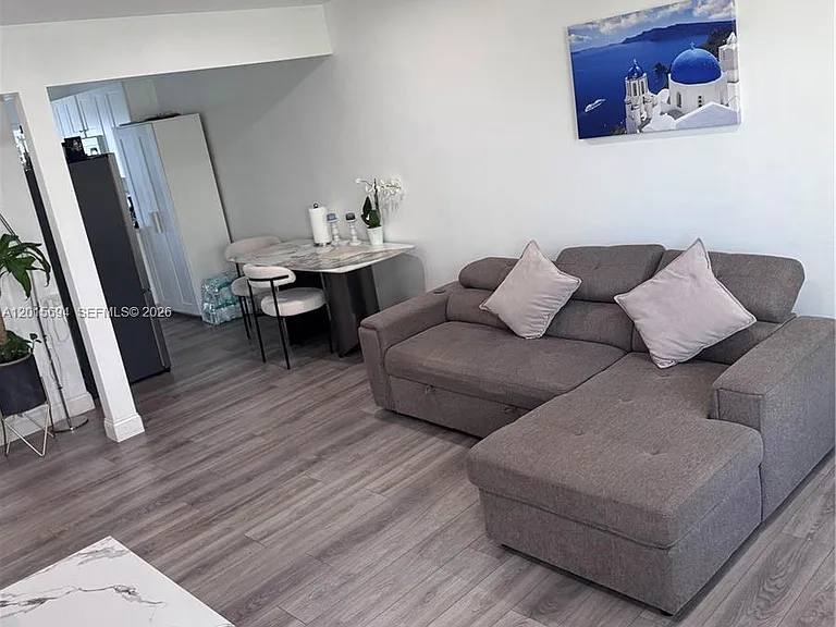 8550 Byron Ave #2G — Photo 4