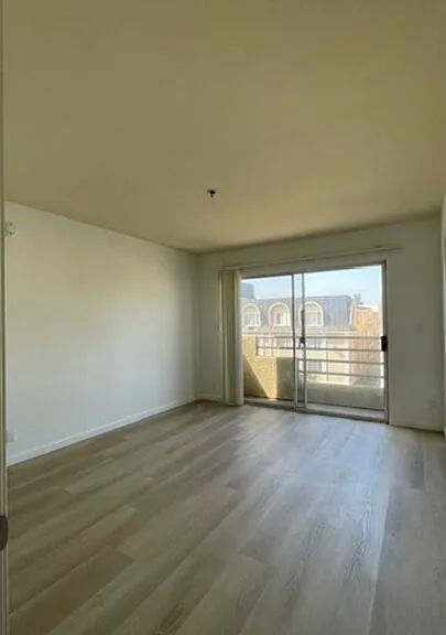 420 S Harvard Blvd #305 — Photo 14