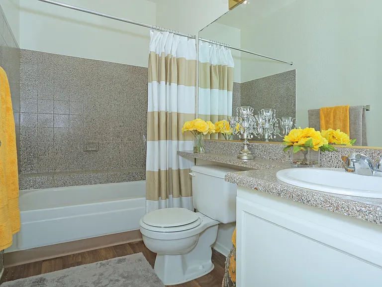 Parc West Apartments — Photo 13