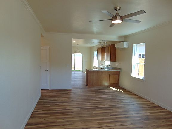 3rd image of 716 Dahl Pl