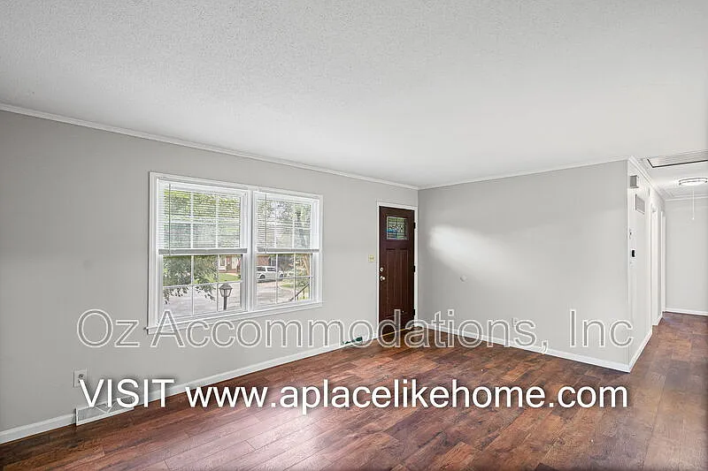3 bed, 2.0 bath, 1575 sqft, $1,795 — Photo 4