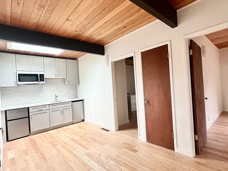 1465 Scenic Ave — Photo 5