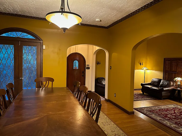 Entry to dining room
