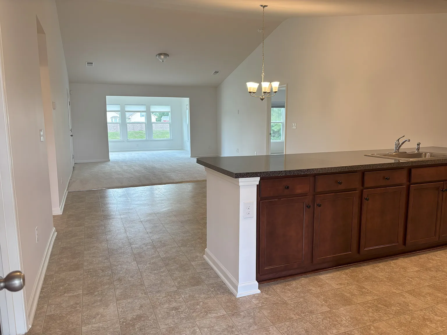 3 bed, 1763 sqft, $2,150 — Photo 2
