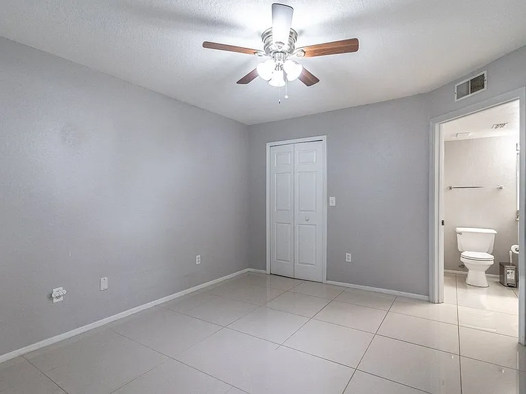 5124 Park Central Dr #517 — Photo 9