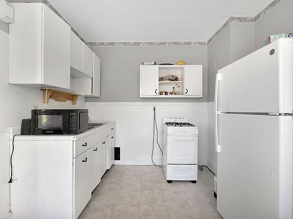 3rd image of 3421 Glenway Ave