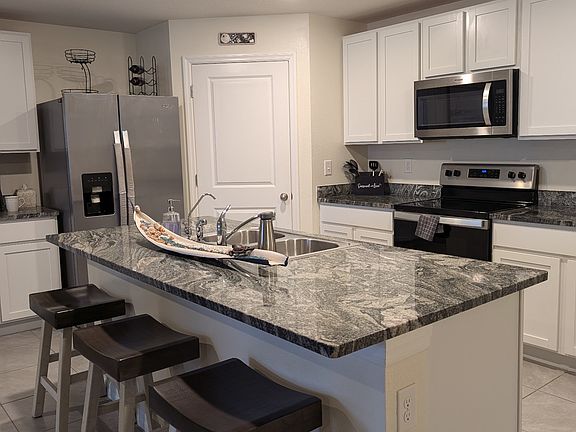 Amazing kitchen with walk-in pantry