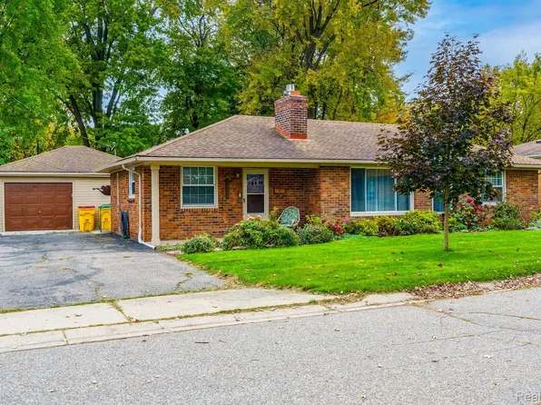 7540 Nichols St, Utica, MI 48317