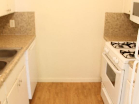 5th image of 2417 Louise St APT 6