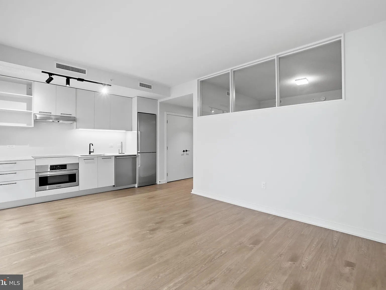 1 bed, 1.0 bath, 621 sqft, $2,299 — Photo 3
