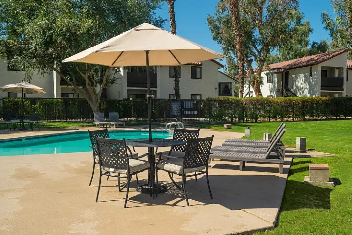 Las Brisas Apartments — Photo 6