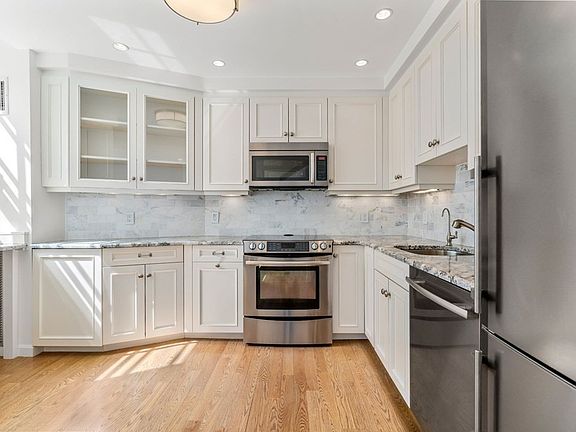 3rd image of 106 13th St APT 316