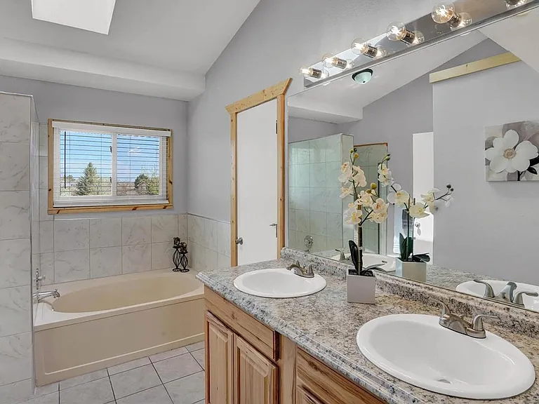 7655 Hickorywood Dr — Photo 12