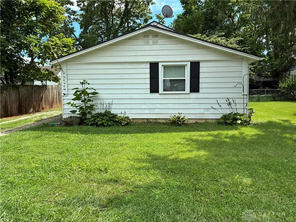 7 Elm Rd, Medway, OH 45341