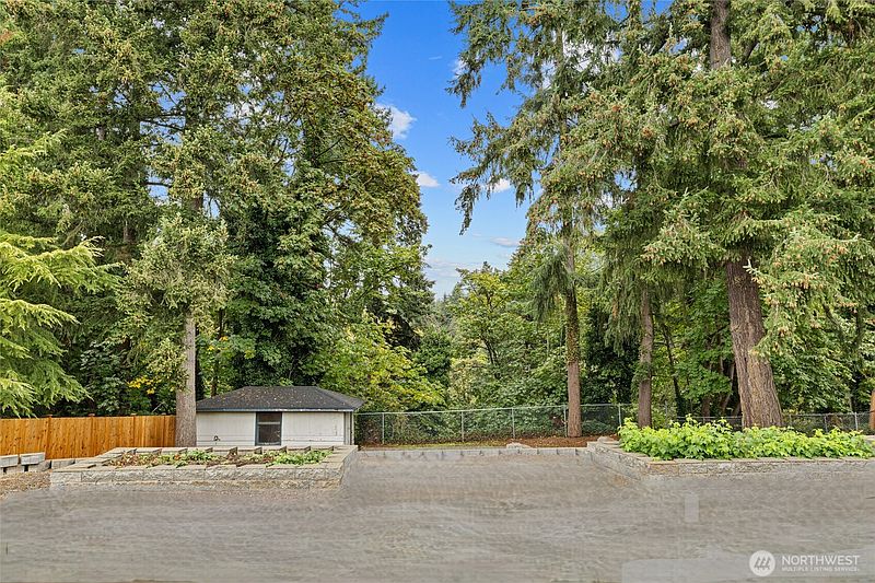 3rd image of 730 Woodland Way