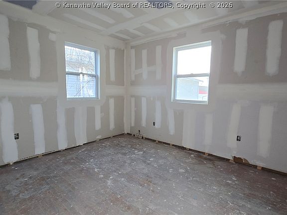 4th image of 2427 Washington St W
