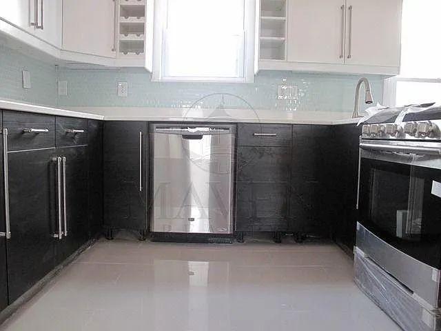 Building Photo - 42 Orchard St #2