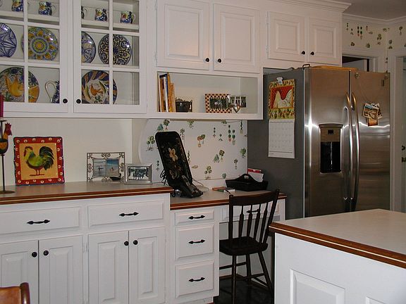 Sunny Kit.w/Bay Window