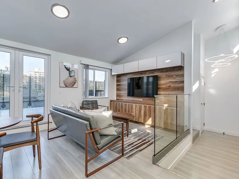 1168 Pendrell St #401 — Photo 4