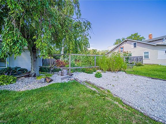 3rd image of 566 Tioga Trl