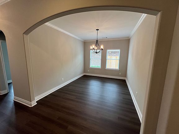 5th image of 215 Brent Ln